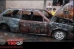 ARIQUEMES: Veículo é destruído por fogo na 3ª Rua do Setor 11