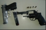 Campo Novo: PM apreende duas armas de fogo e recupera motocicleta roubada