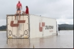 PORTO VELHO: Ilhados em trecho alagado da BR–364, motoristas esperam socorro há 2 dias