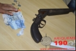 ARIQUEMES: Menores são apreendidos com arma de fogo e motocicleta furtada