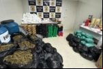 A Polícia Civil desmantelou um laboratório de drogas que operava discretamente dentro de um quarto de hotel