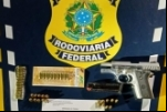 Em Porto Velho/RO, PRF apreende uma arma de fogo com homem foragido da justiça