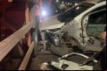 Motorista atinge carreta em cima da ponte do Madeira